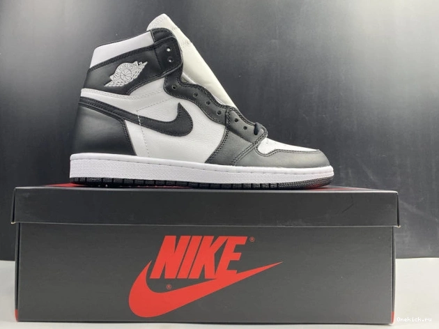 One Kick Jordan 1 Retro (2014) Air Black 555088-010 White 0810